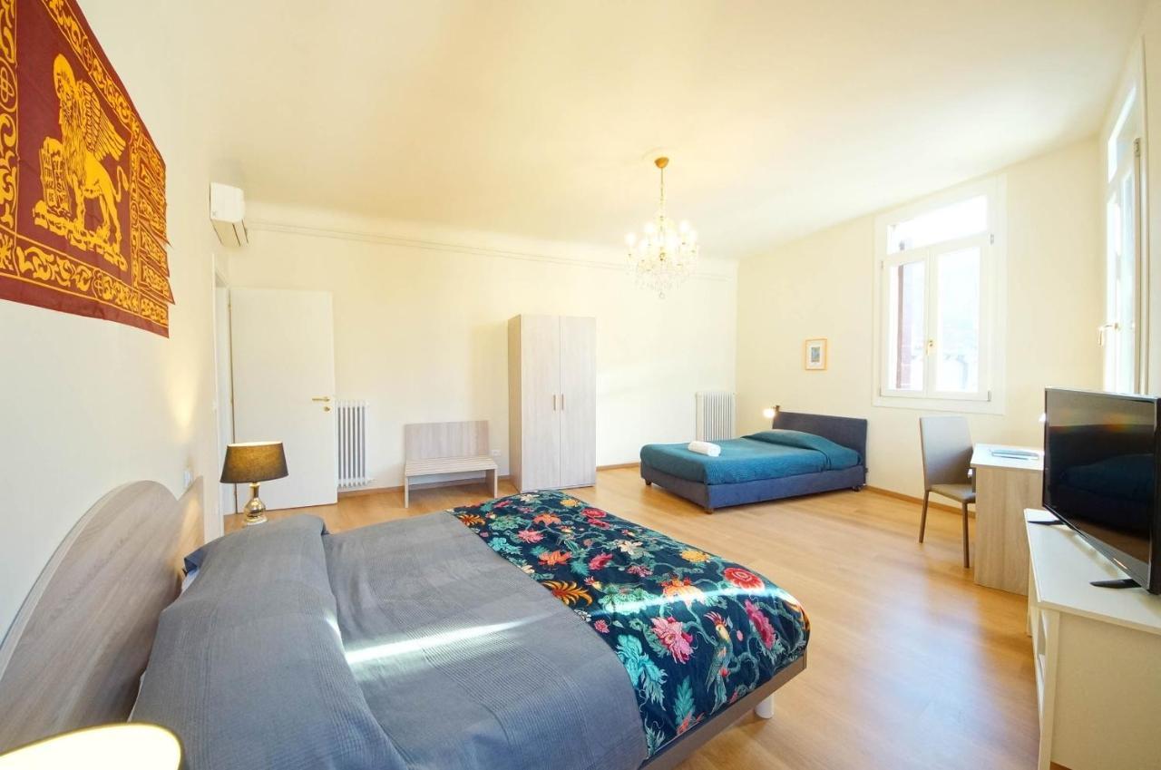 Ca' Circus 4 Rooms Wi-Fi Fibre Venice Exterior photo